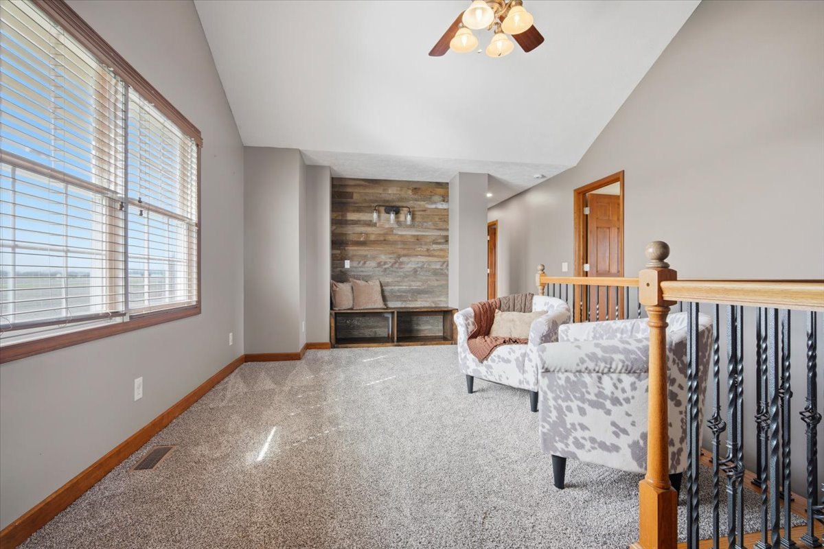 1101 N Pine Street, El Paso, IL 61738