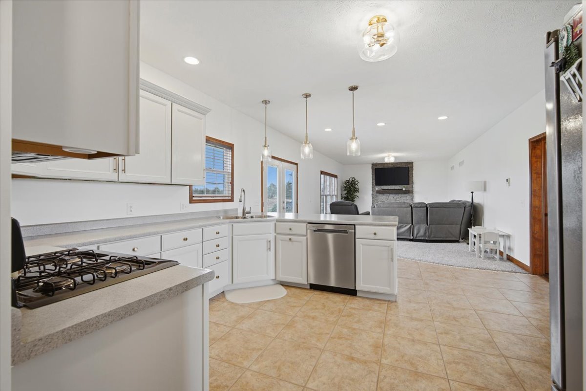 1101 N Pine Street, El Paso, IL 61738