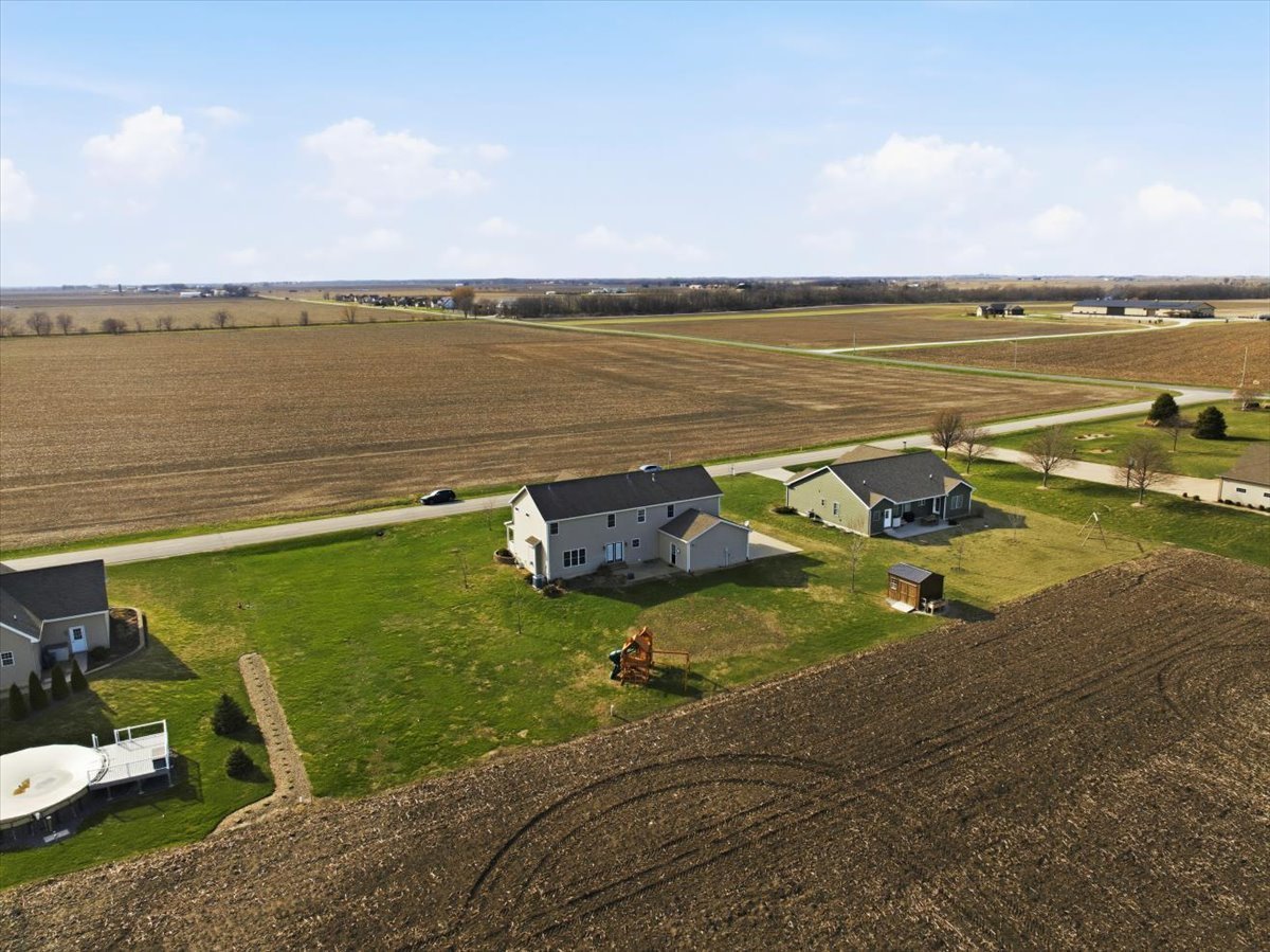 1101 N Pine Street, El Paso, IL 61738