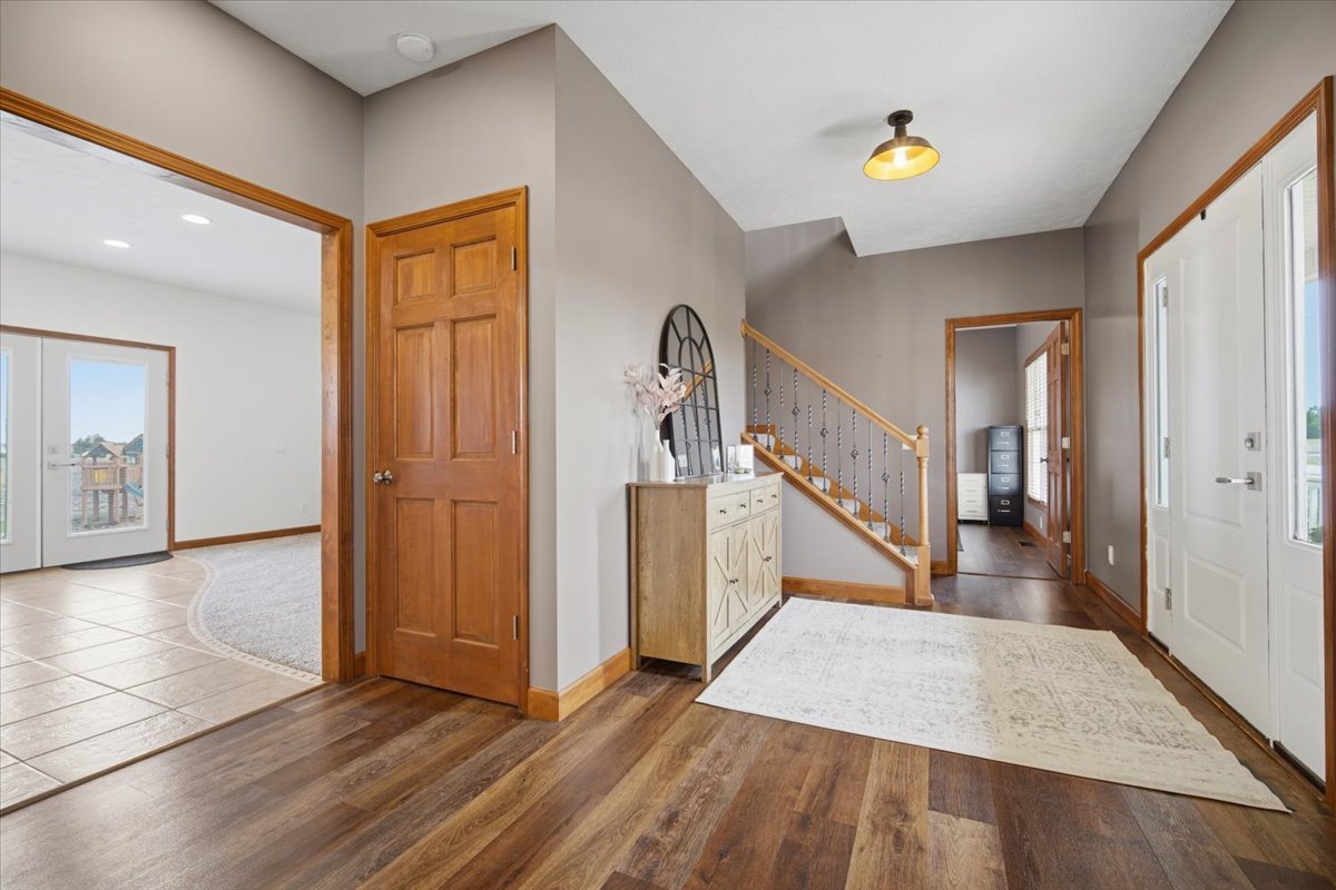 1101 N Pine Street, El Paso, IL 61738