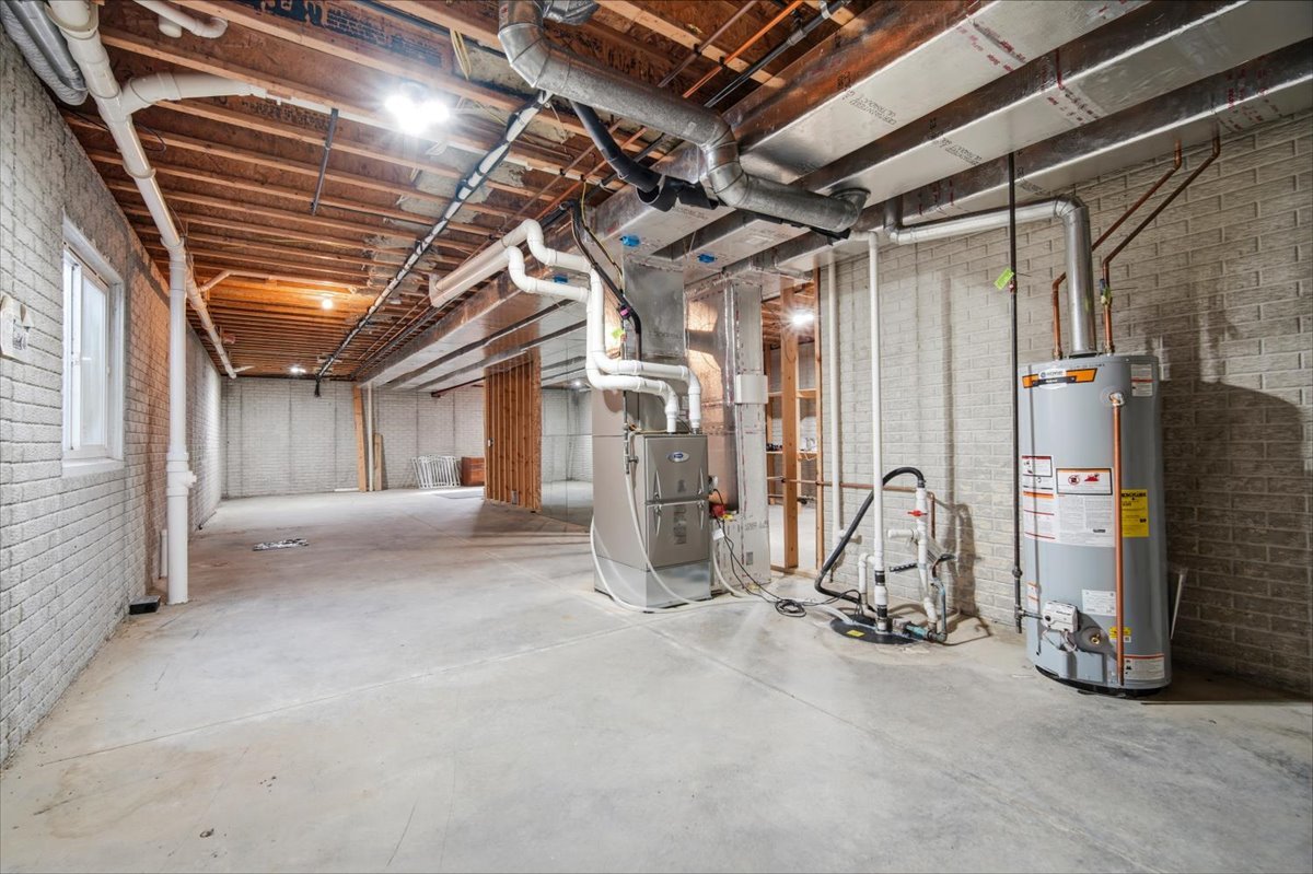 1101 N Pine Street, El Paso, IL 61738