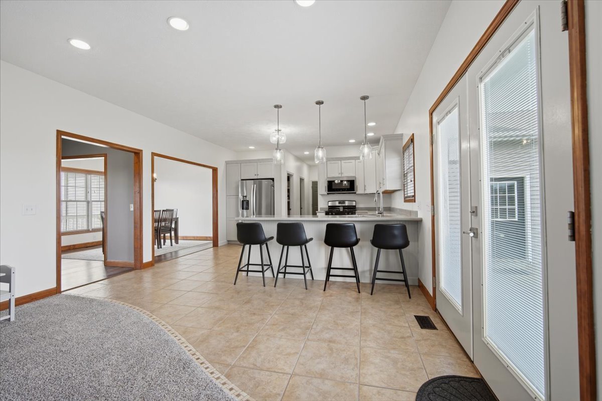 1101 N Pine Street, El Paso, IL 61738