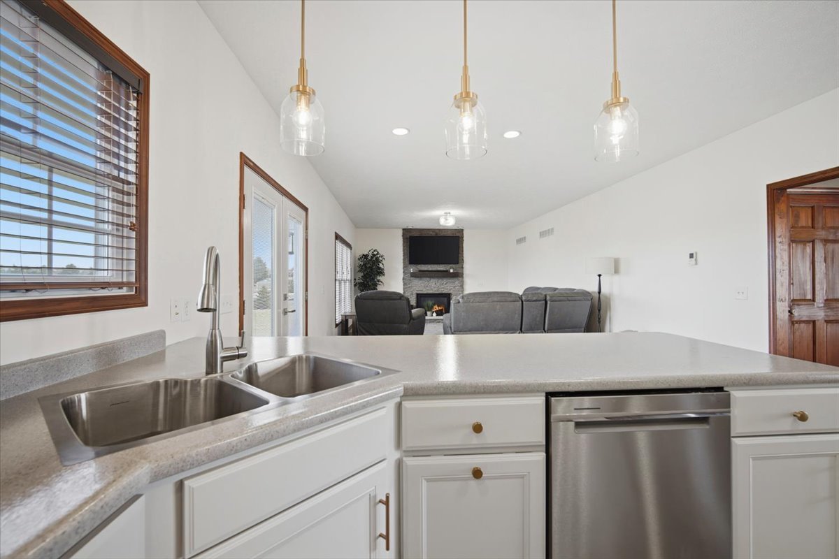 1101 N Pine Street, El Paso, IL 61738