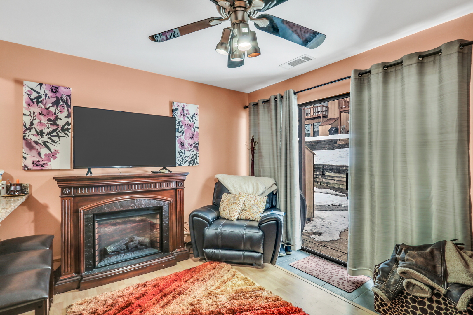 32 Montego Colony #6, Fox Lake, IL 60020