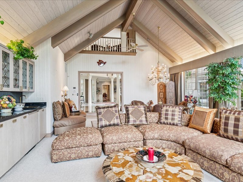 1719 Midwest Club Parkway, Oak Brook, IL 60523