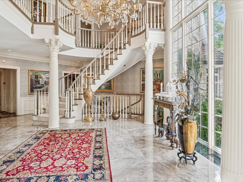 1719 Midwest Club Parkway, Oak Brook, IL 60523