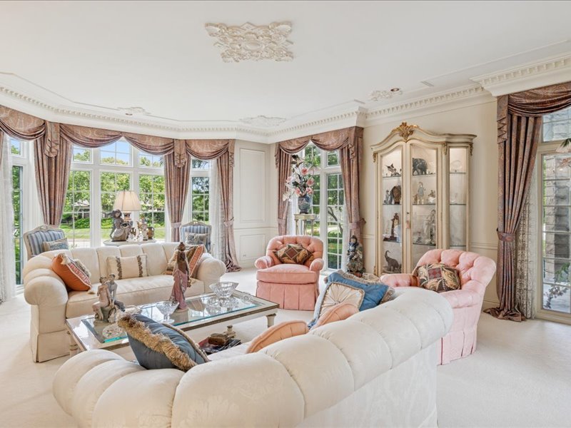 1719 Midwest Club Parkway, Oak Brook, IL 60523