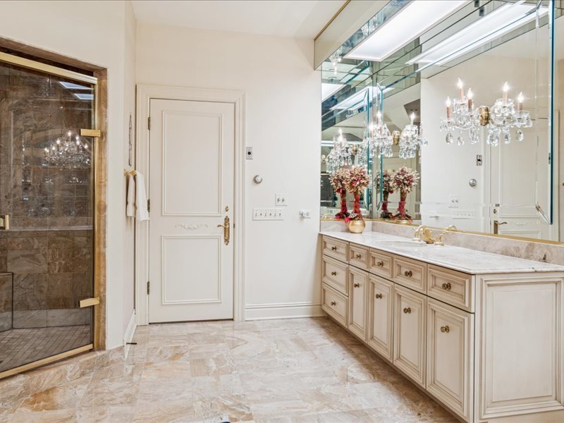 1719 Midwest Club Parkway, Oak Brook, IL 60523