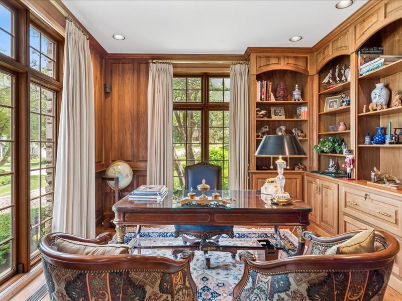 1719 Midwest Club Parkway, Oak Brook, IL 60523