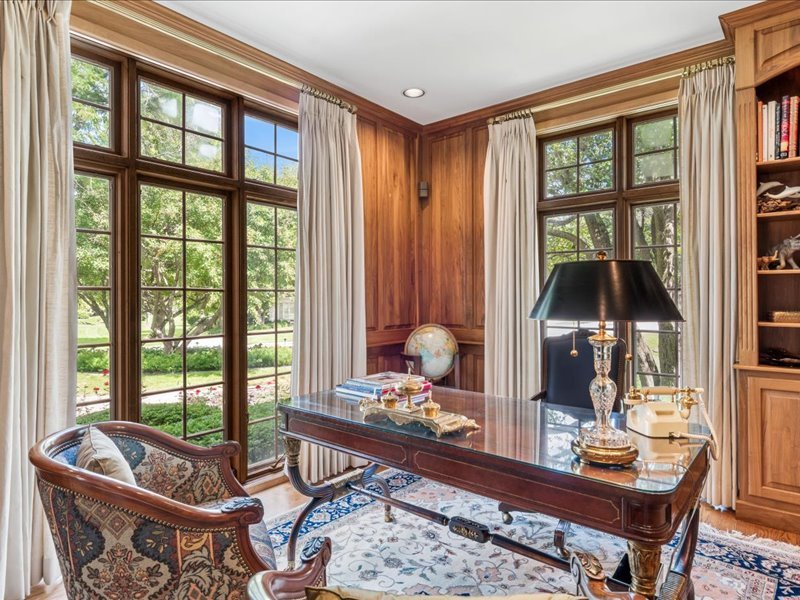 1719 Midwest Club Parkway, Oak Brook, IL 60523