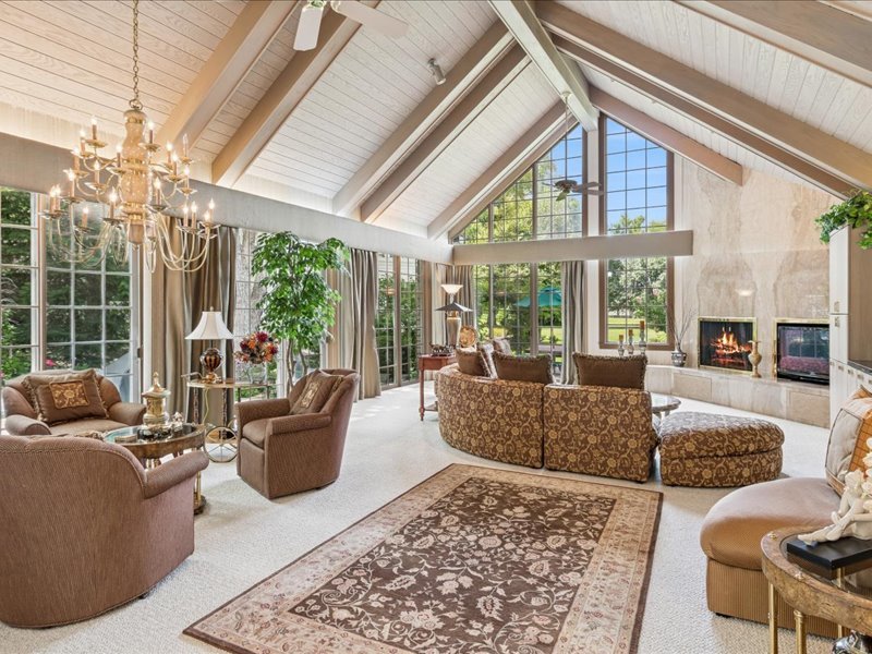 1719 Midwest Club Parkway, Oak Brook, IL 60523