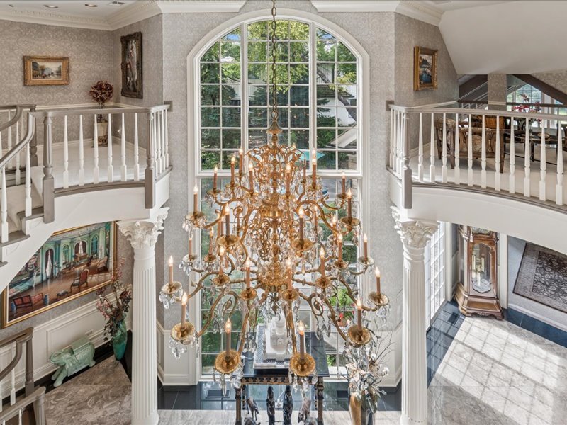 1719 Midwest Club Parkway, Oak Brook, IL 60523