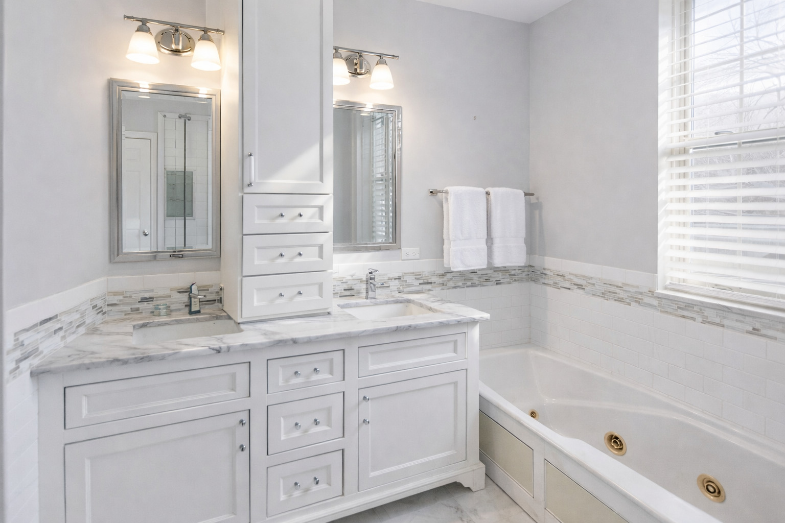 4452 S University Avenue #1S, Chicago, IL 60653