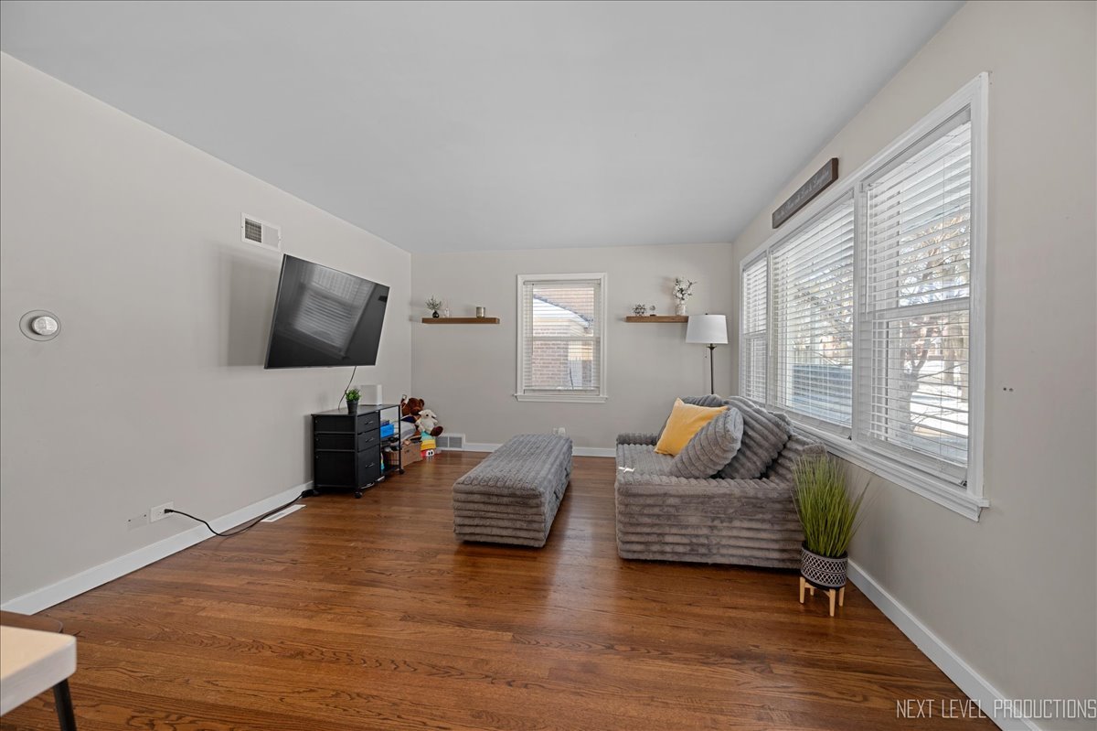 517 S Ardmore Avenue, Villa Park, IL 60181