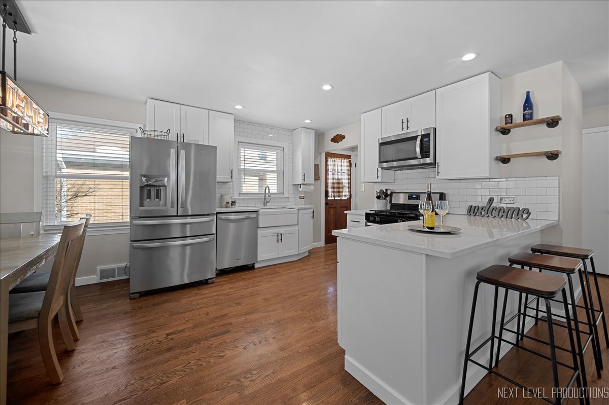 517 S Ardmore Avenue, Villa Park, IL 60181