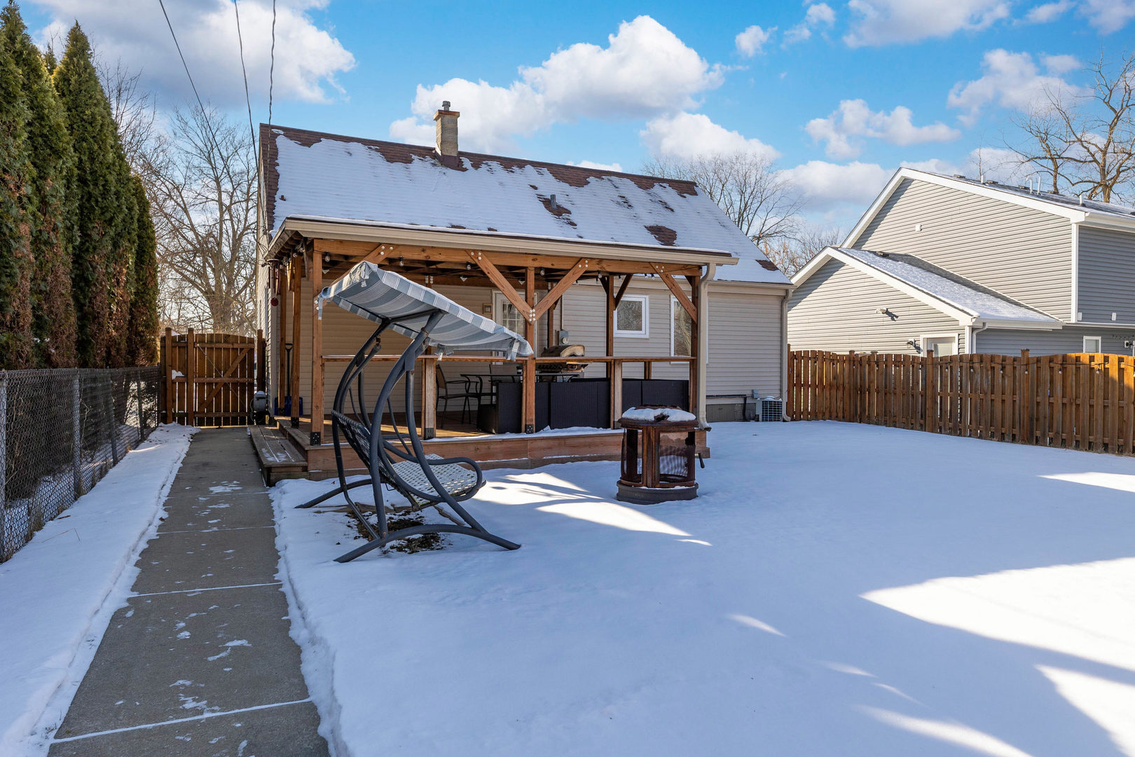 202 N Oakwood Avenue, Willow Springs, IL 60480