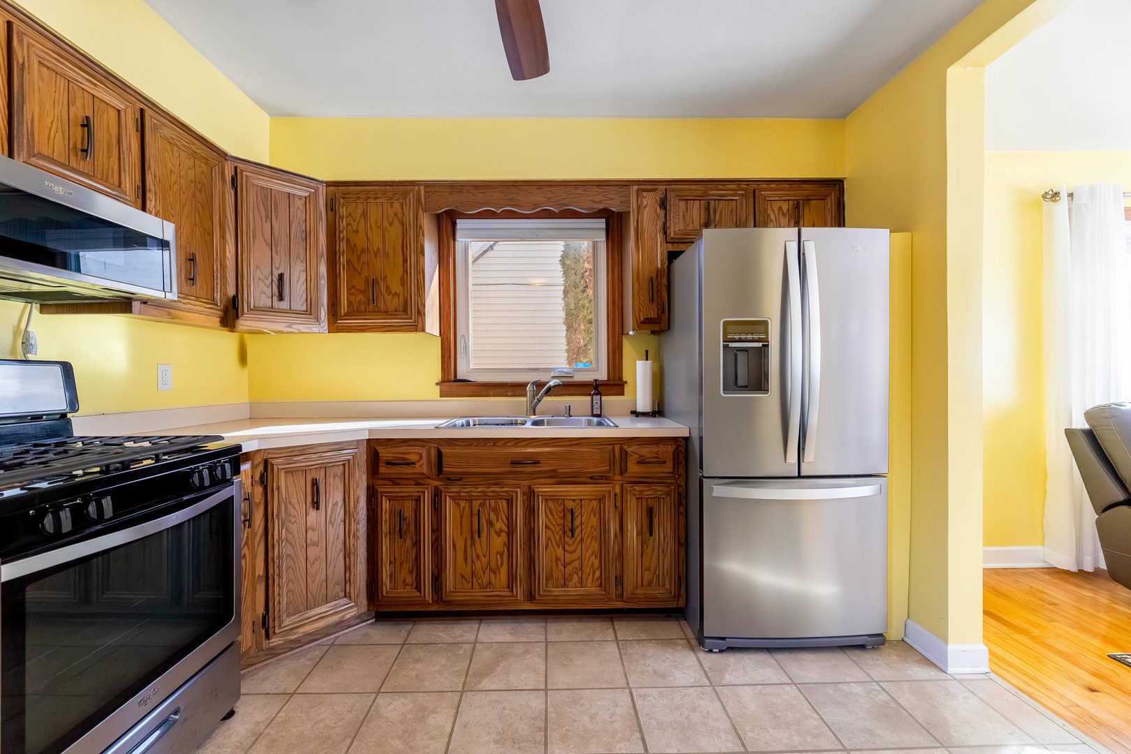 202 N Oakwood Avenue, Willow Springs, IL 60480