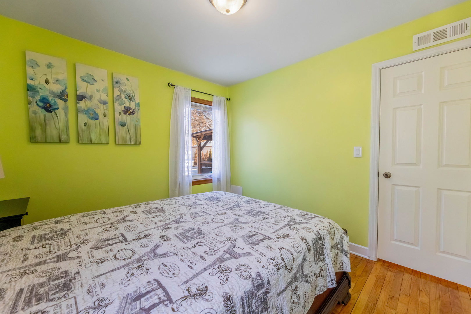 202 N Oakwood Avenue, Willow Springs, IL 60480