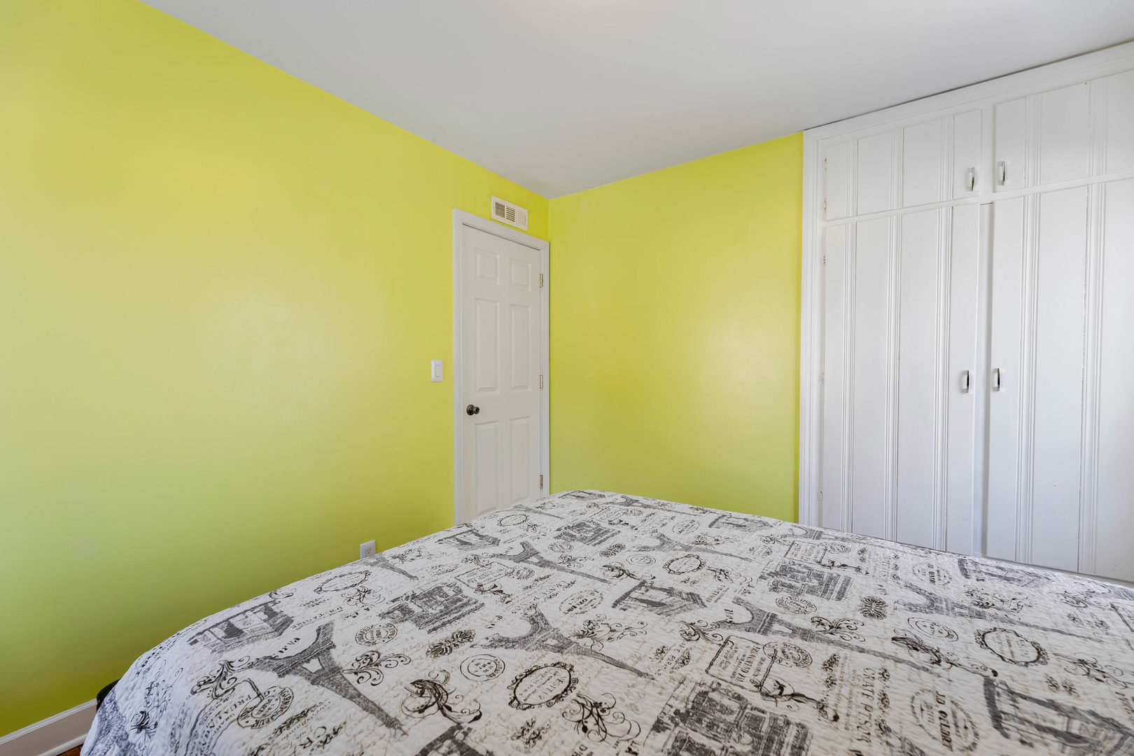 202 N Oakwood Avenue, Willow Springs, IL 60480