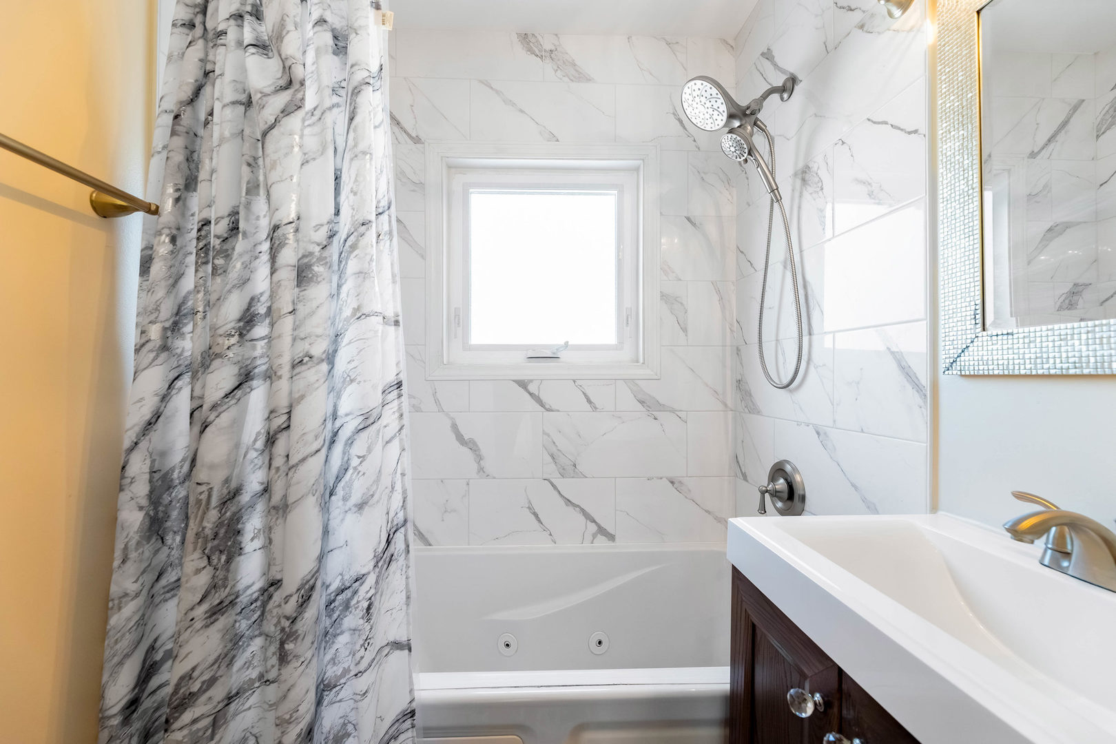 202 N Oakwood Avenue, Willow Springs, IL 60480