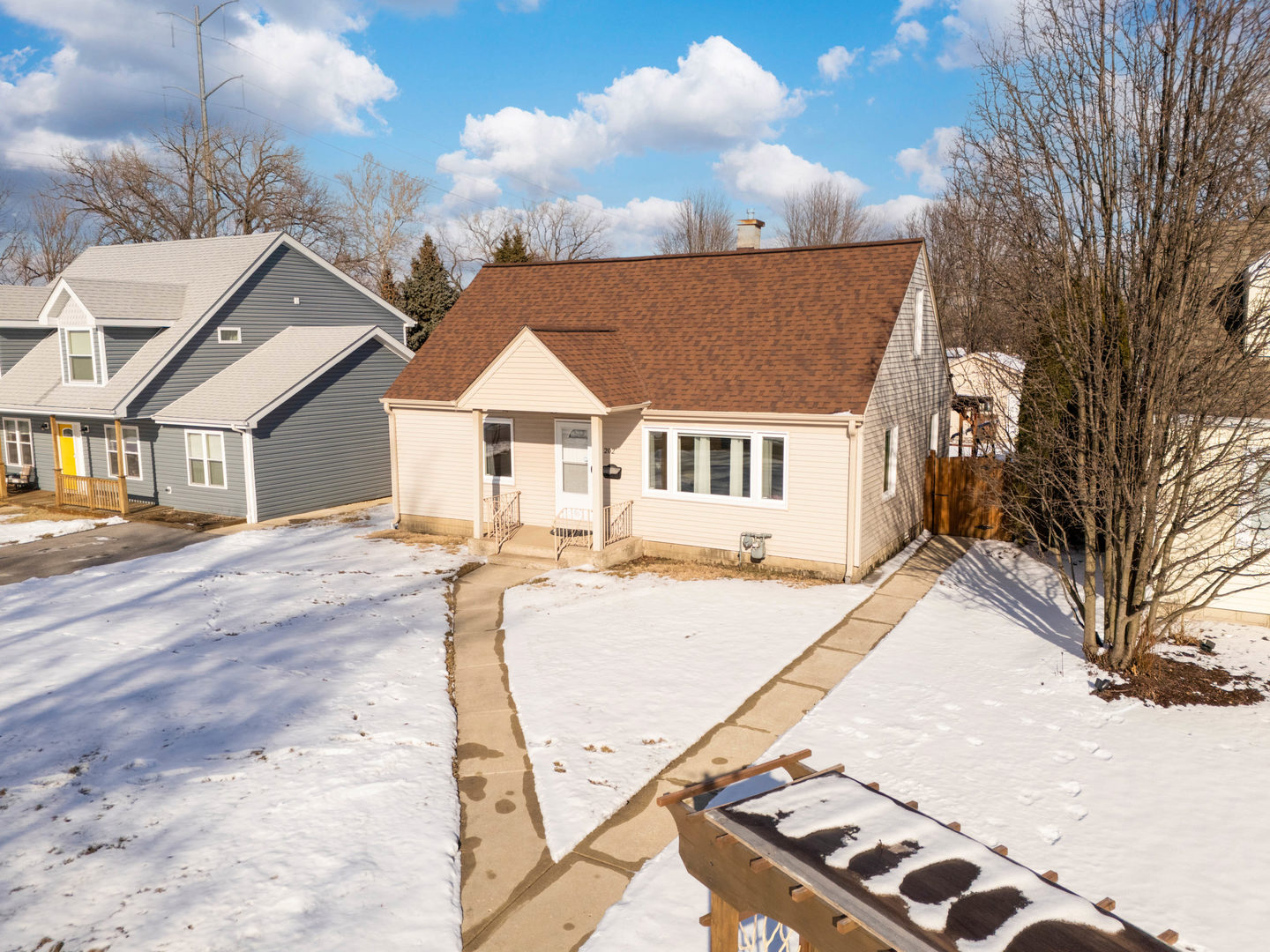 202 N Oakwood Avenue, Willow Springs, IL 60480