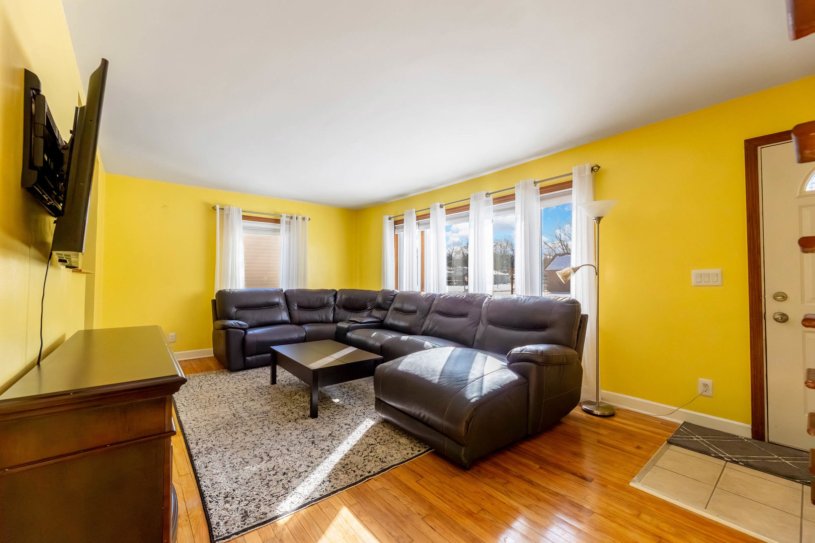 202 N Oakwood Avenue, Willow Springs, IL 60480