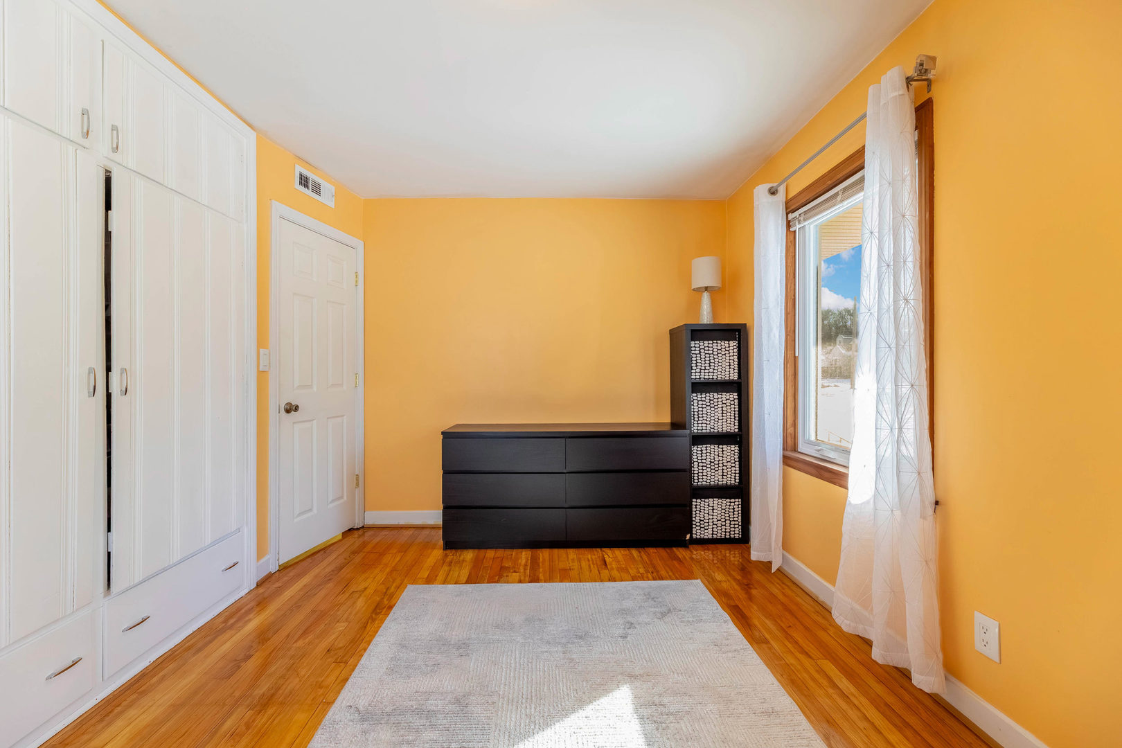 202 N Oakwood Avenue, Willow Springs, IL 60480