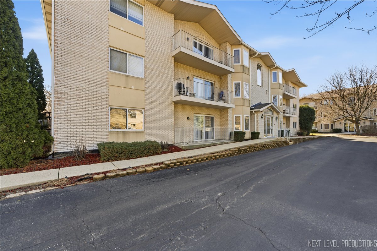 927 Elderberry Circle #103, Naperville, IL 60563