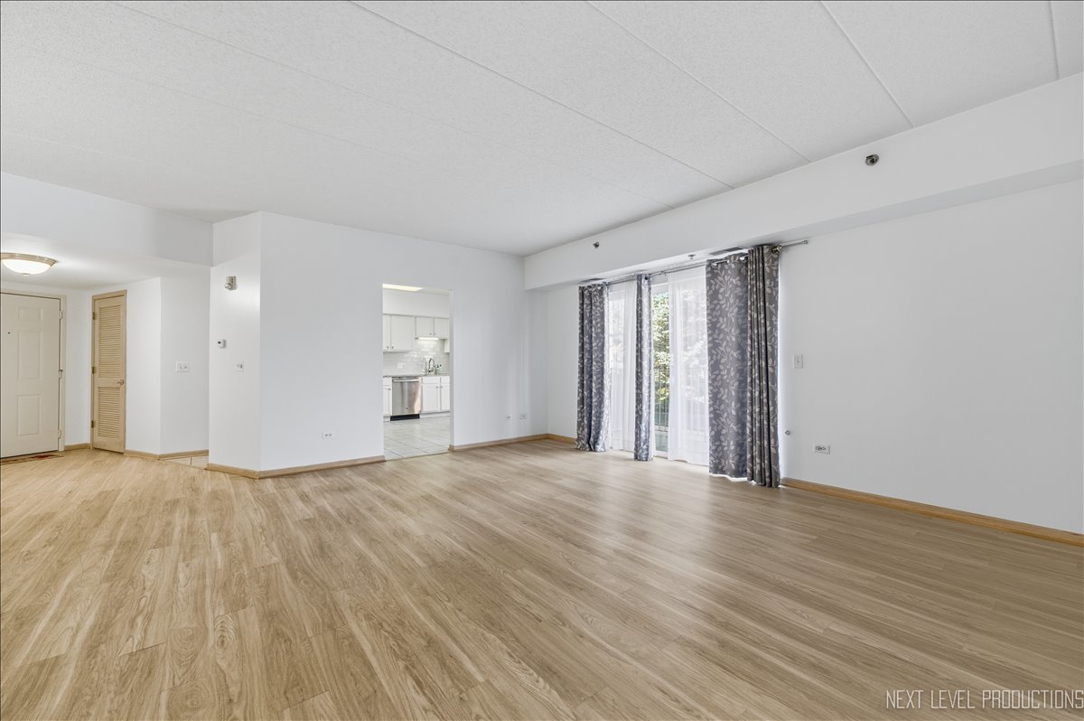 927 Elderberry Circle #103, Naperville, IL 60563