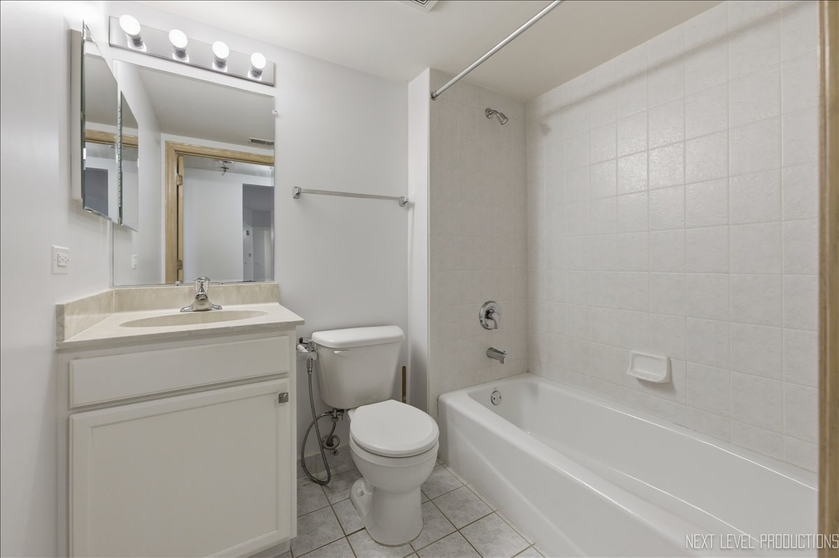 927 Elderberry Circle #103, Naperville, IL 60563