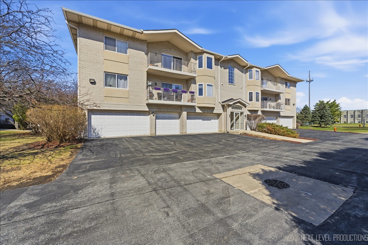 927 Elderberry Circle #103, Naperville, IL 60563