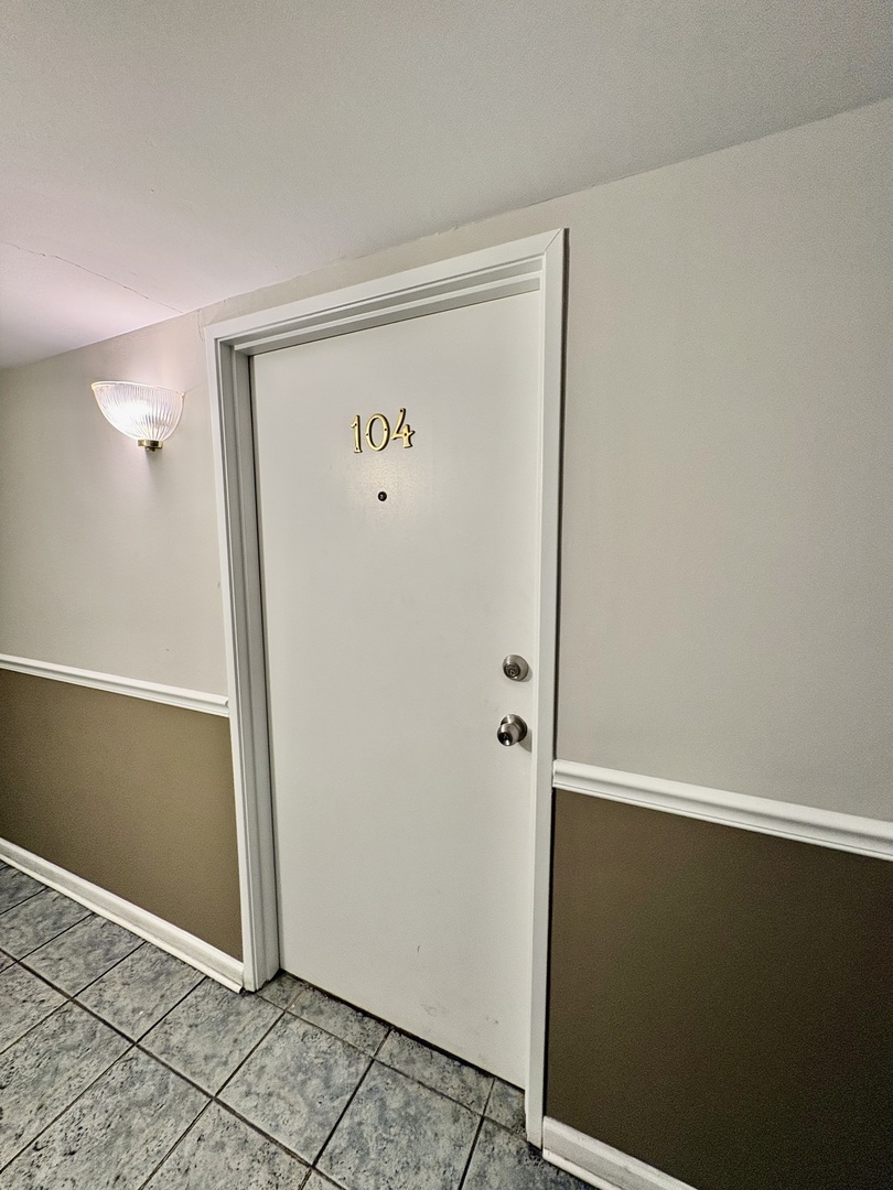 1557 Jill Court #104, Glendale Heights, IL 60139