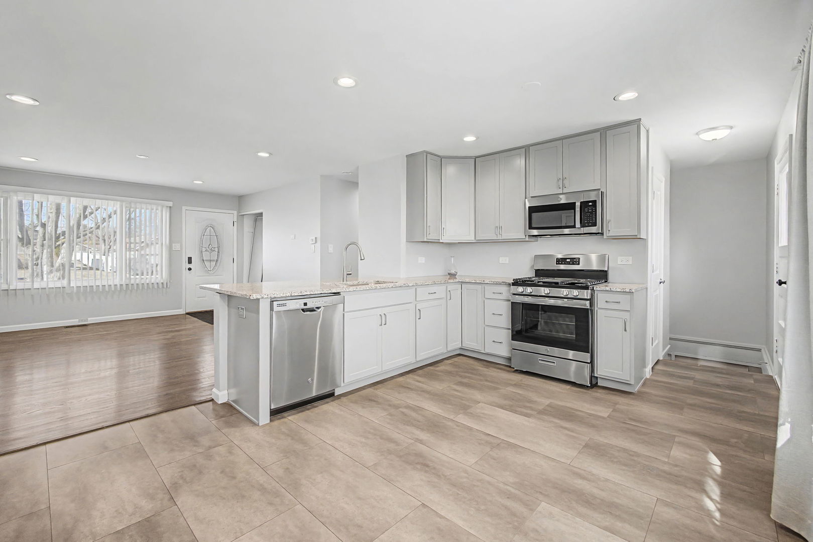 395 Washington Boulevard, Hoffman Estates, IL 60169