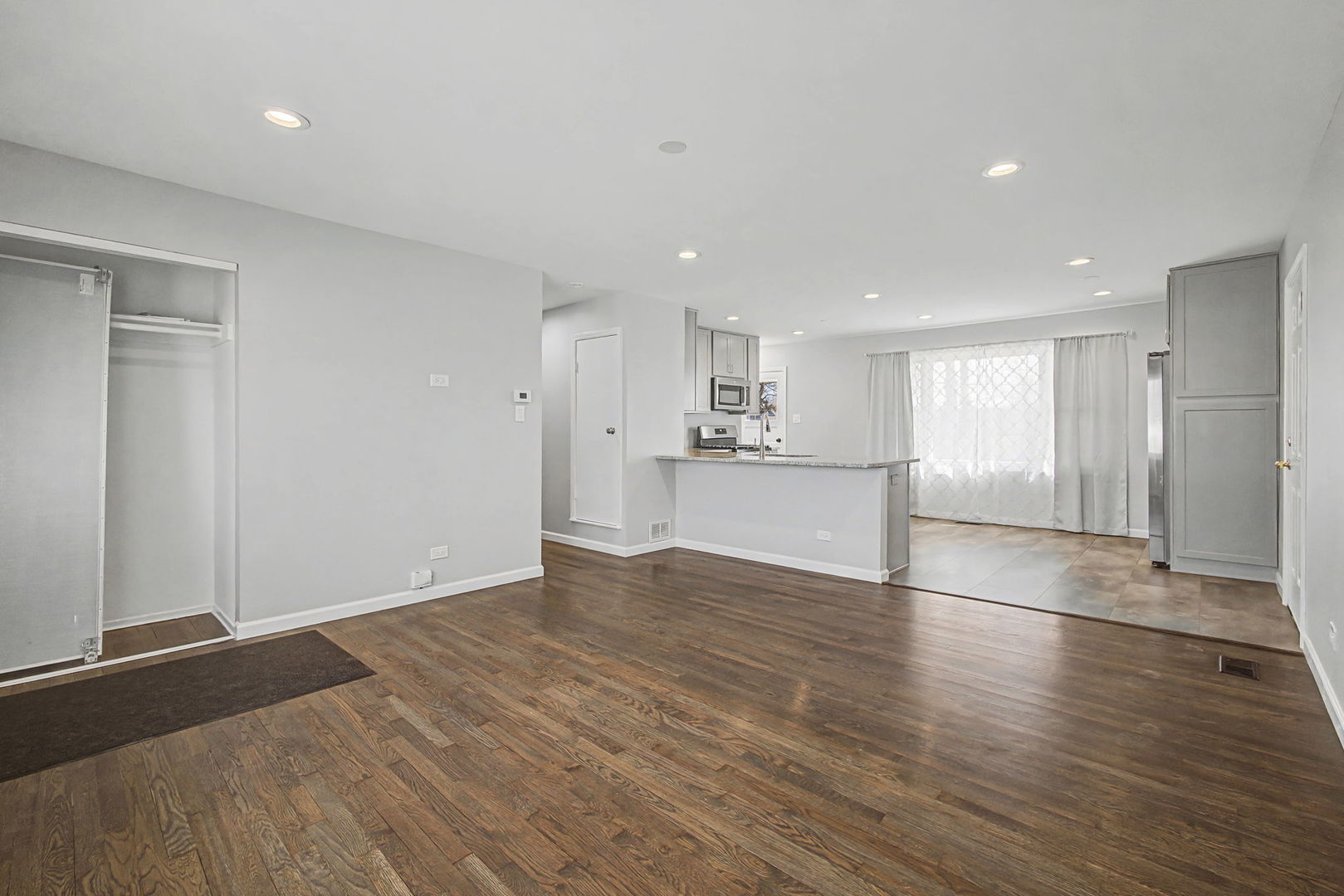 395 Washington Boulevard, Hoffman Estates, IL 60169