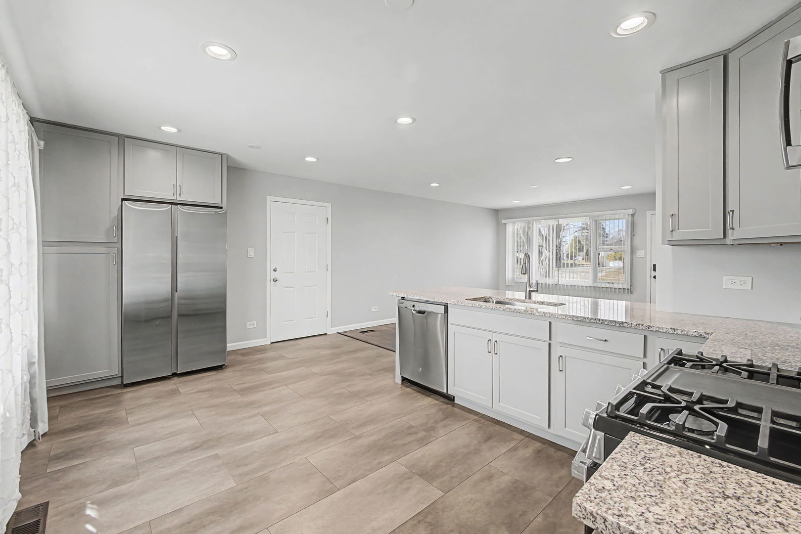 395 Washington Boulevard, Hoffman Estates, IL 60169