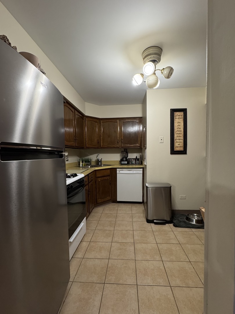 13 Parkside Court #15, Vernon Hills, IL 60061