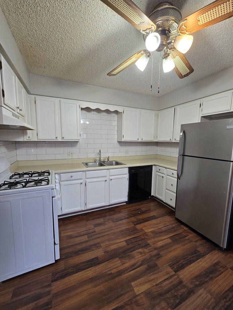 1005 Manchester Court #1005, South Elgin, IL 60177