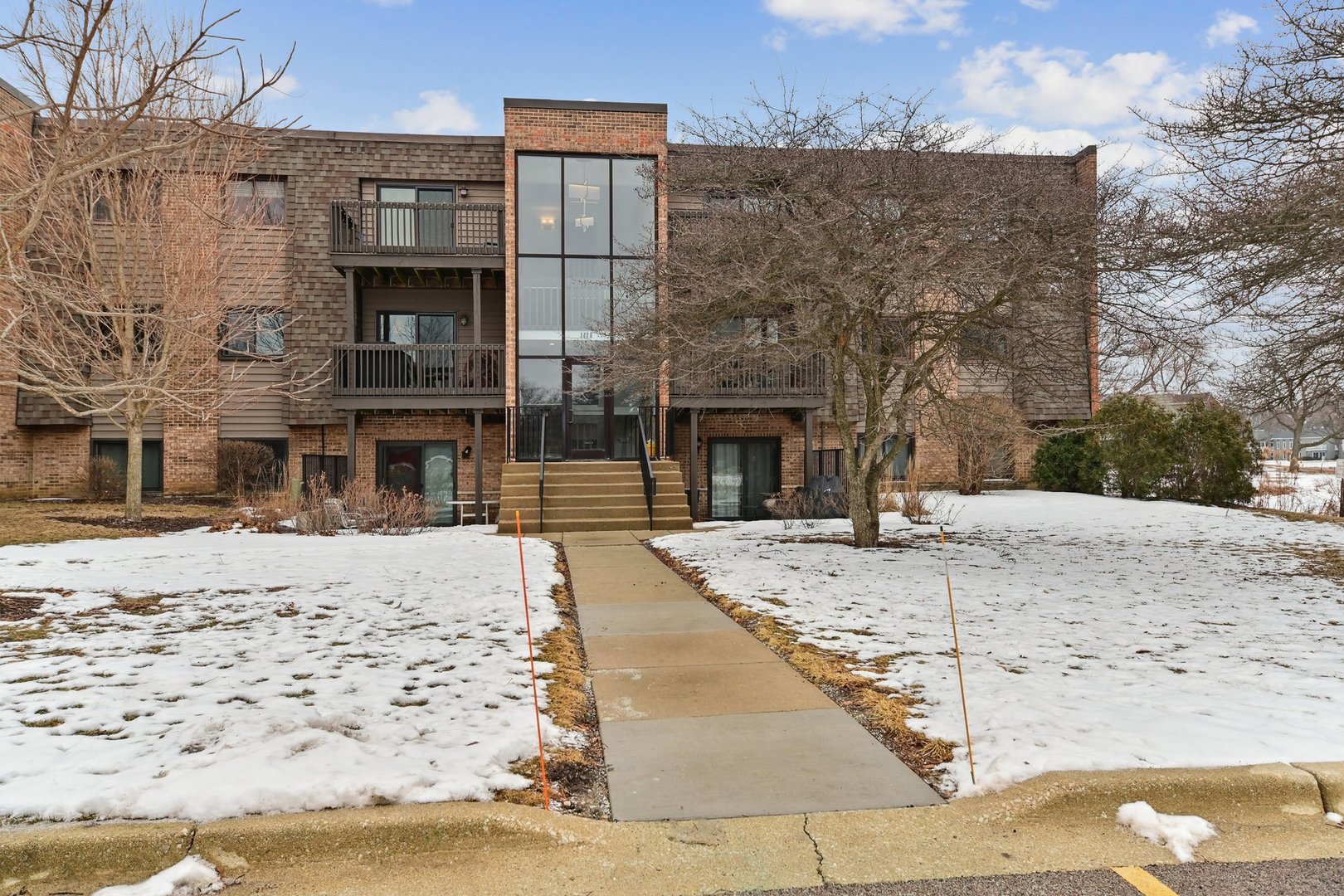 1426 Stonebridge Circle #K3, Wheaton, IL 60189