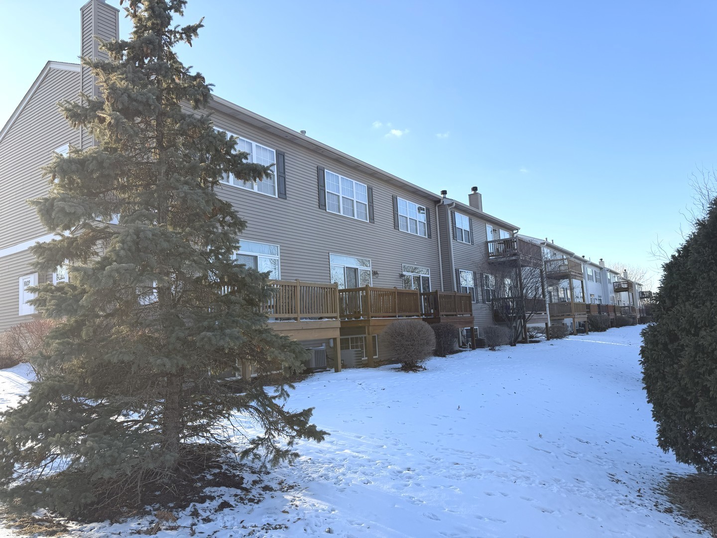 864 GENESEE Drive, Naperville, IL 60563