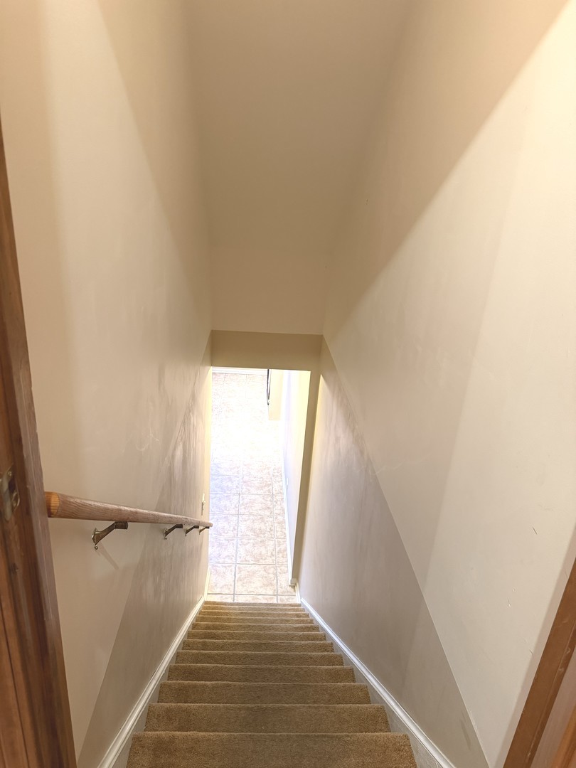 864 GENESEE Drive, Naperville, IL 60563