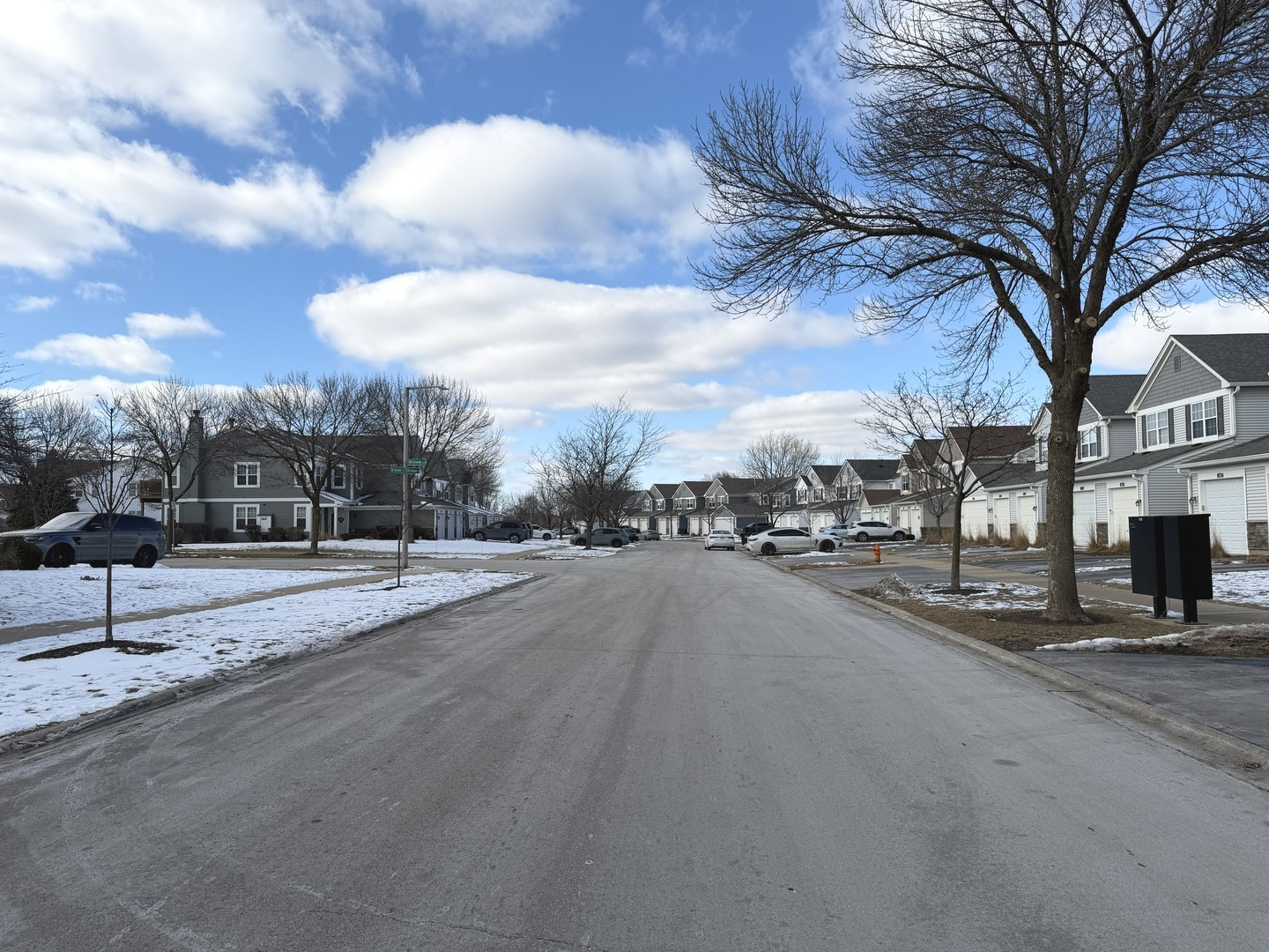 864 GENESEE Drive, Naperville, IL 60563