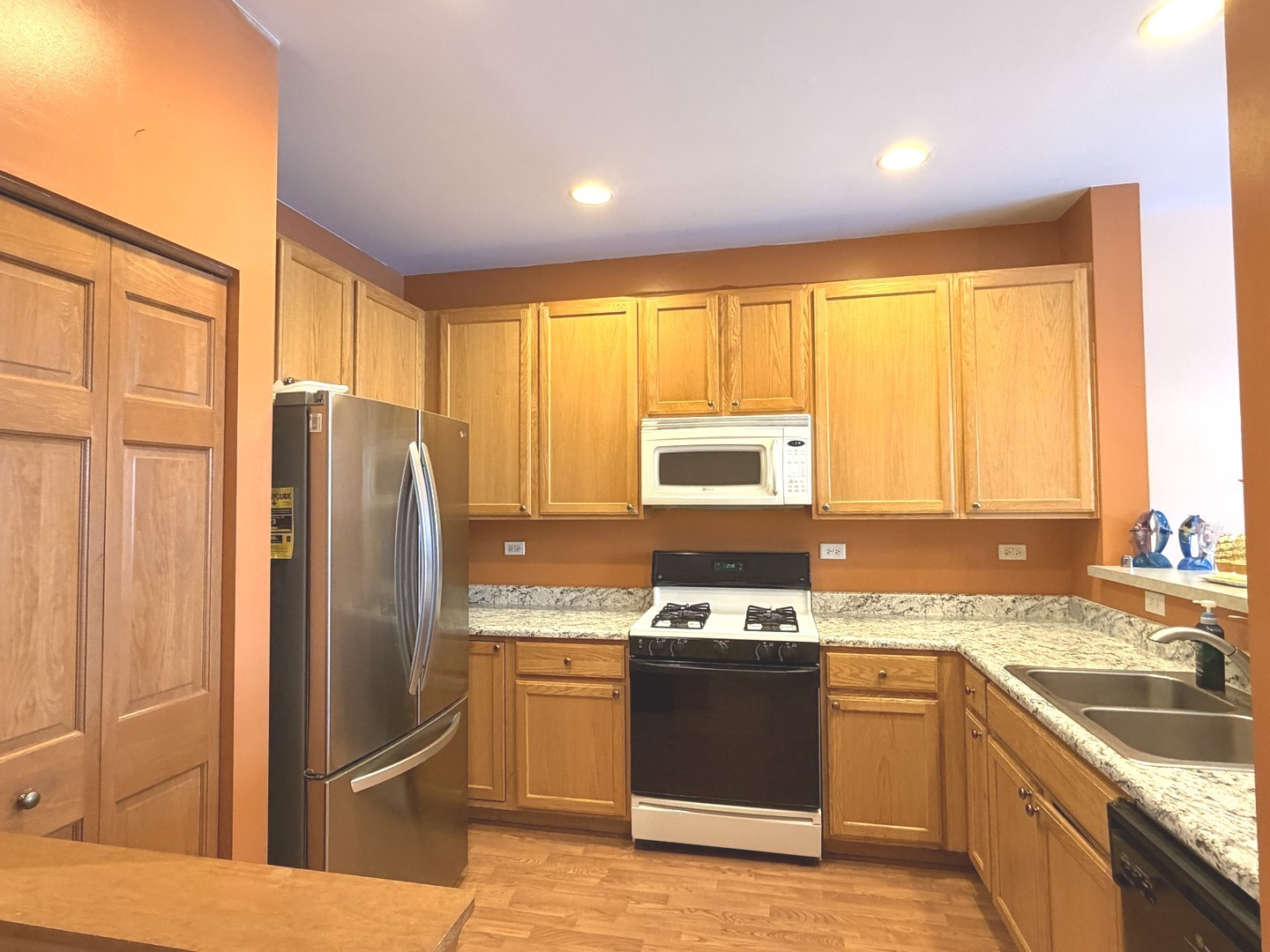 864 GENESEE Drive #864, Naperville, IL 60563