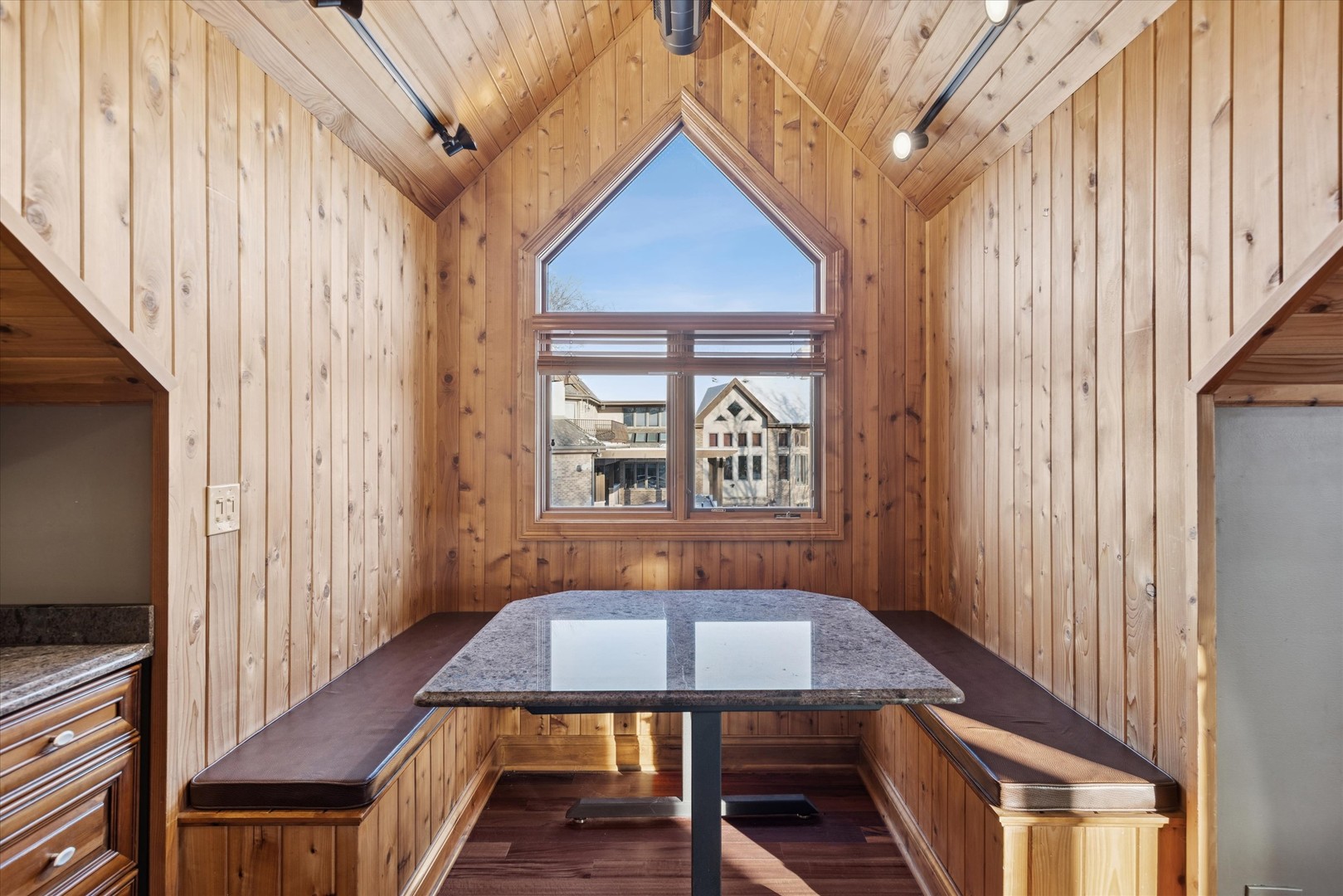 16W125 89th Street, Burr Ridge, IL 60527