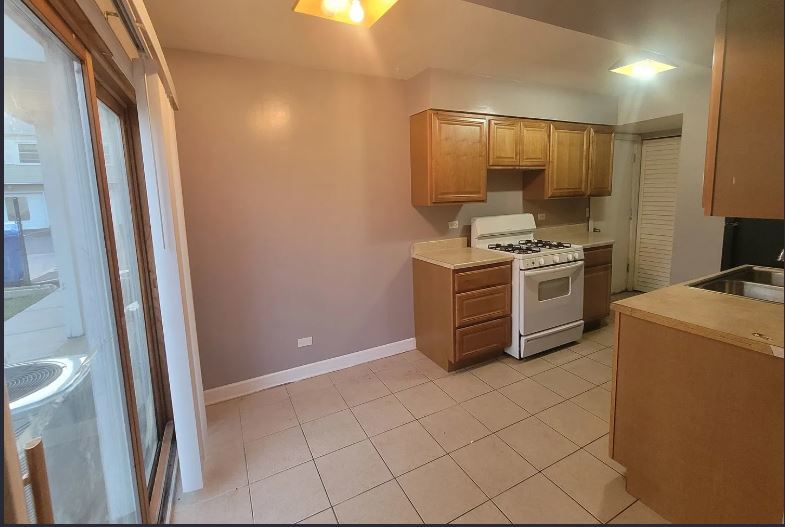 189 Robert Court #C, Bartlett, IL 60103