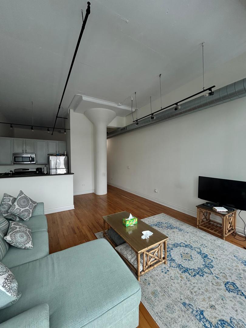 1224 W Van Buren Street #615, Chicago, IL 60607