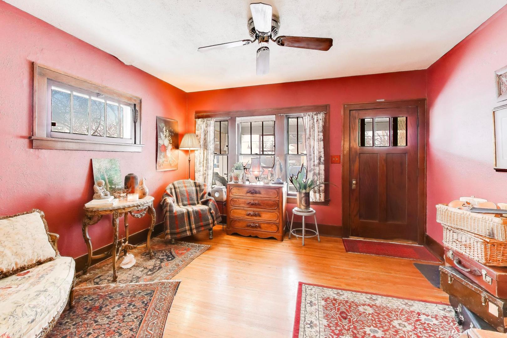 444 S Elmwood Drive, Aurora, IL 60506