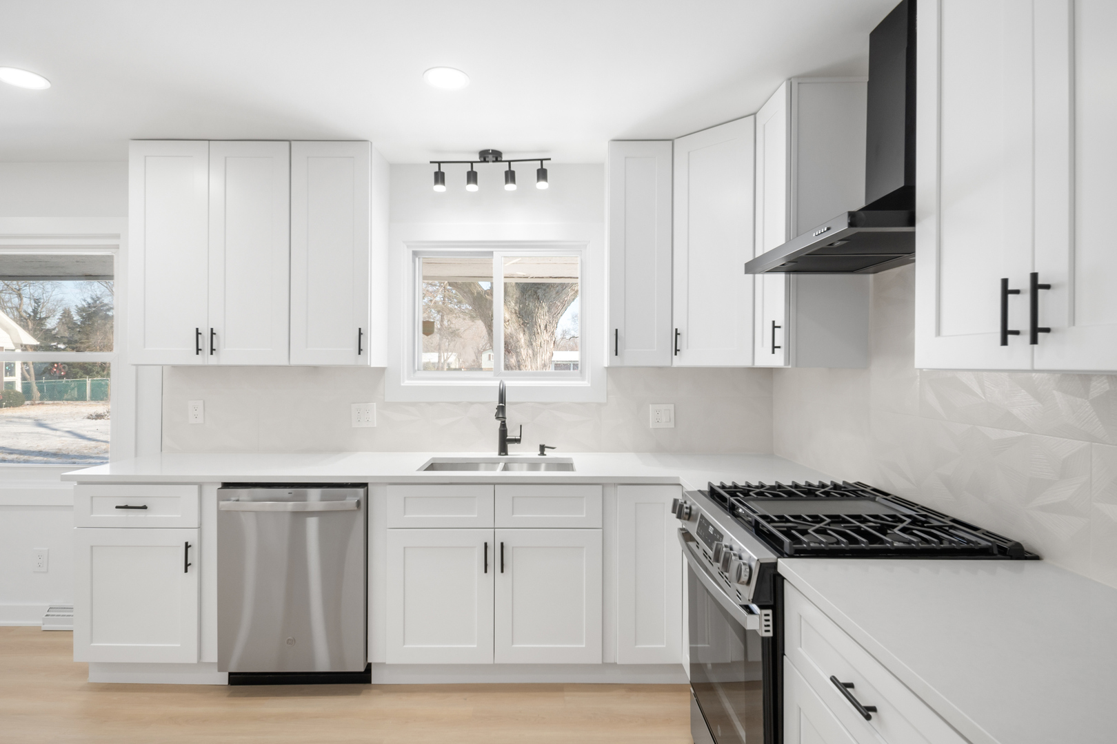 1734 Rosedale Court, Aurora, IL 60506