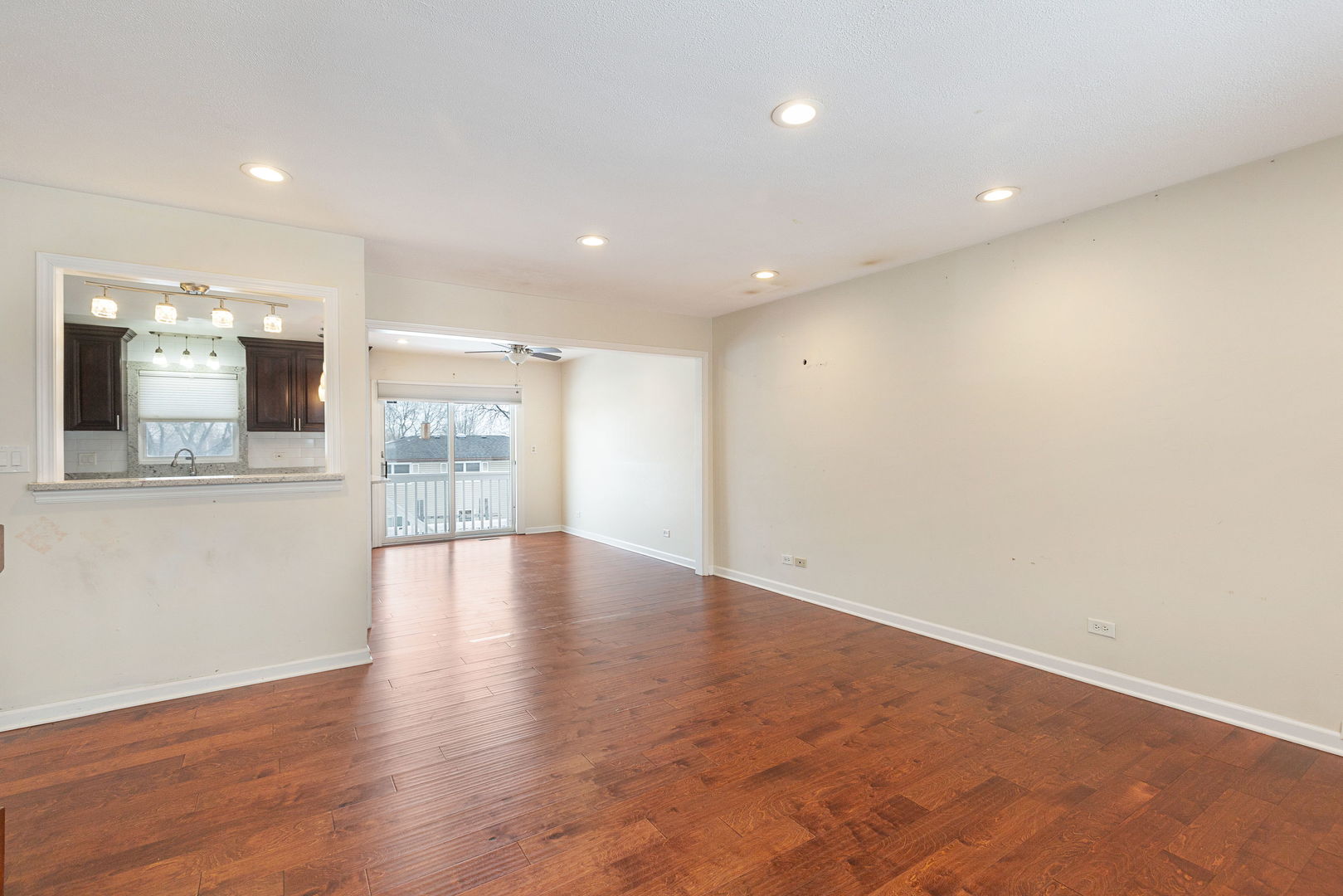 933 Columbia Court, Carol Stream, IL 60188