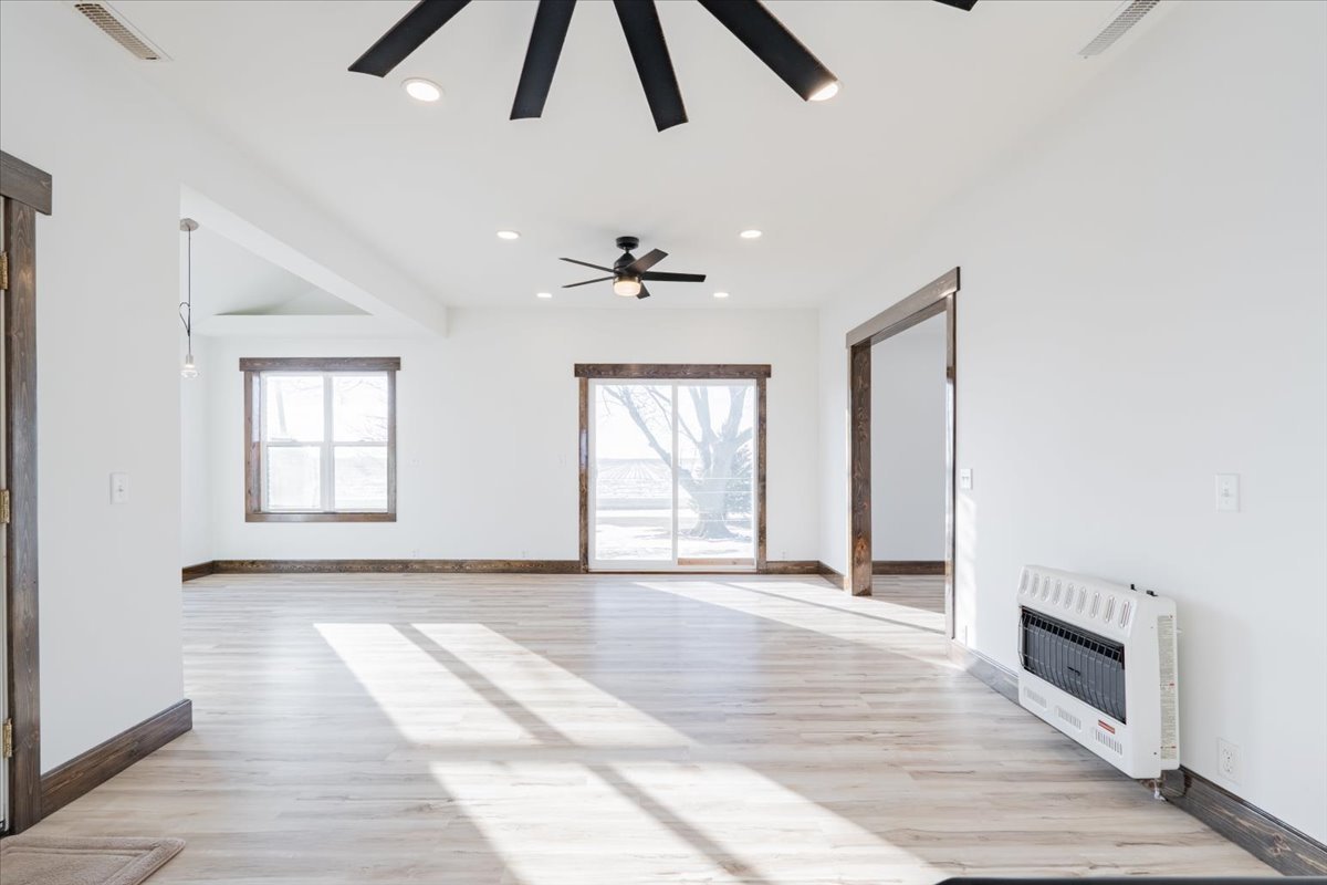 10788 N 1000 East Road, Chenoa, IL 61726