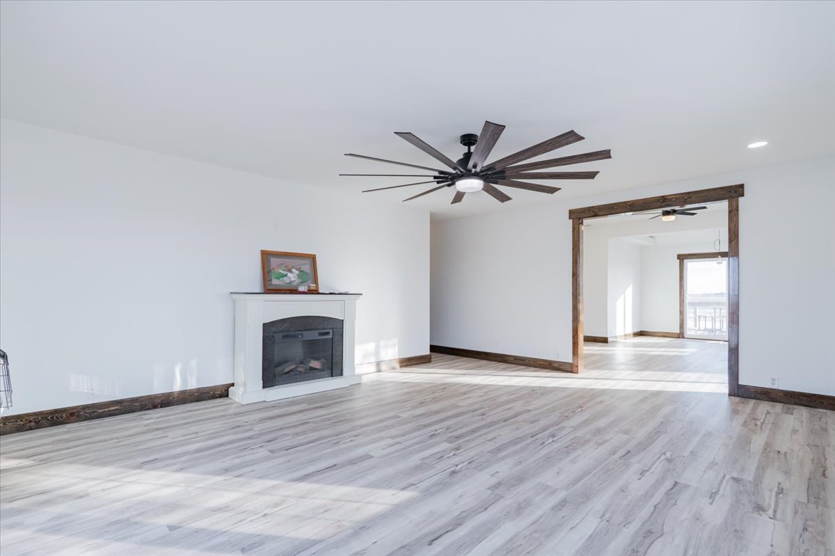 10788 N 1000 East Road, Chenoa, IL 61726